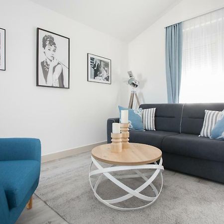 Apartment Movie Primošten Extérieur photo