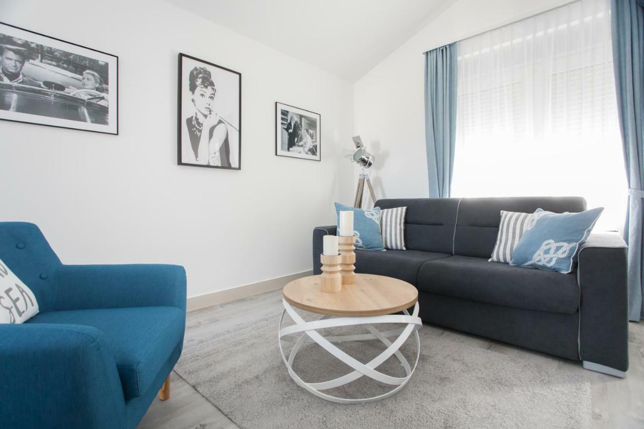 Apartment Movie Primošten Extérieur photo