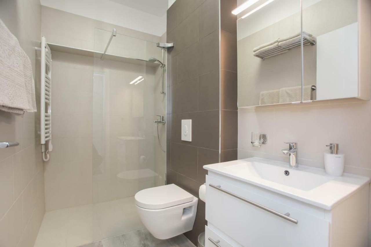 Apartment Movie Primošten Extérieur photo
